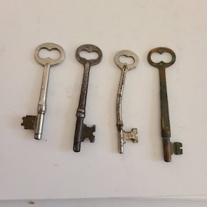 Antique lot of 4 skeleton keys, 3 cast steel 1 brass with no marks probably late 1890s to 1910s or 1920&#39;s