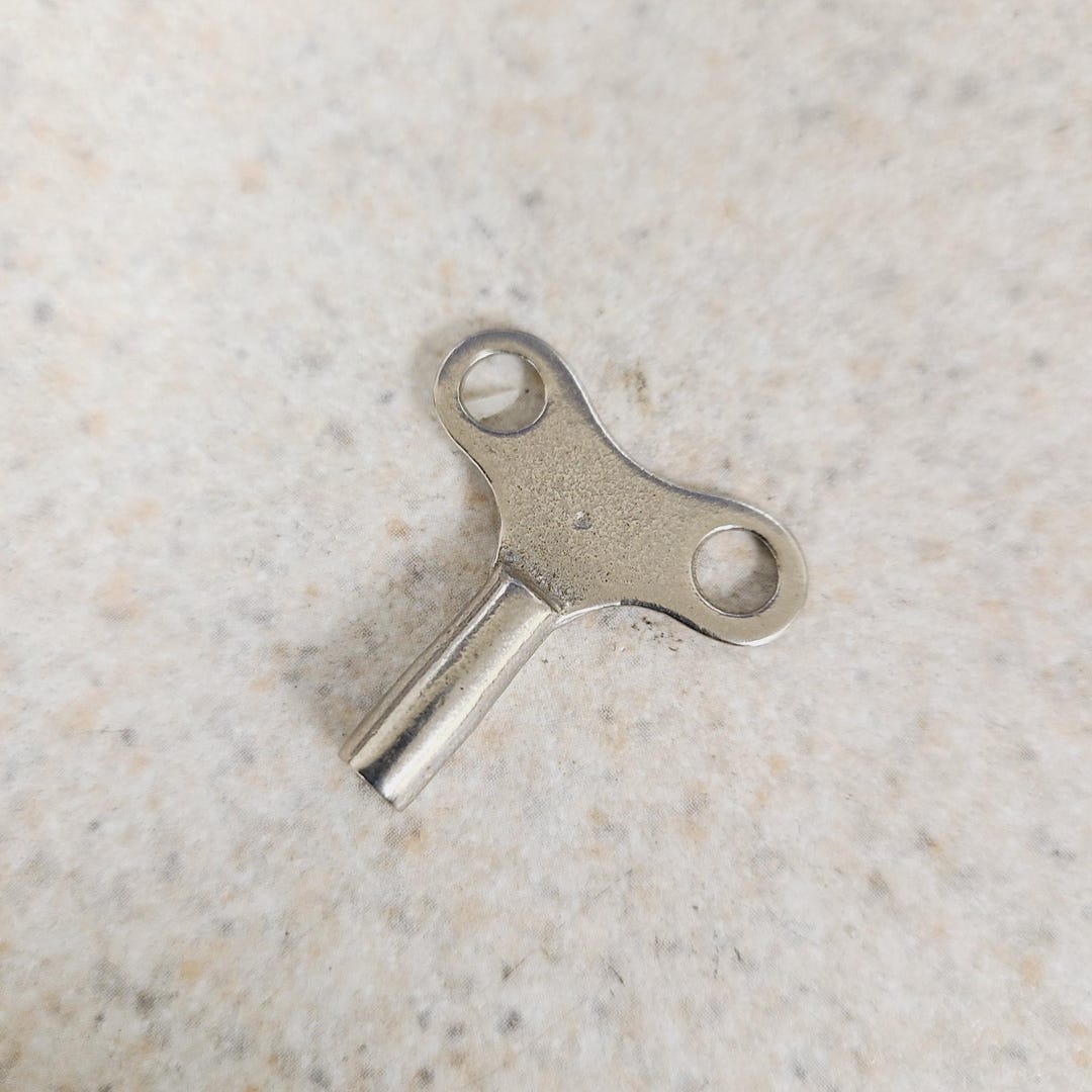 Vintage Unmarked Wind up Key for Clockwork Style Toys, Fits 3/32