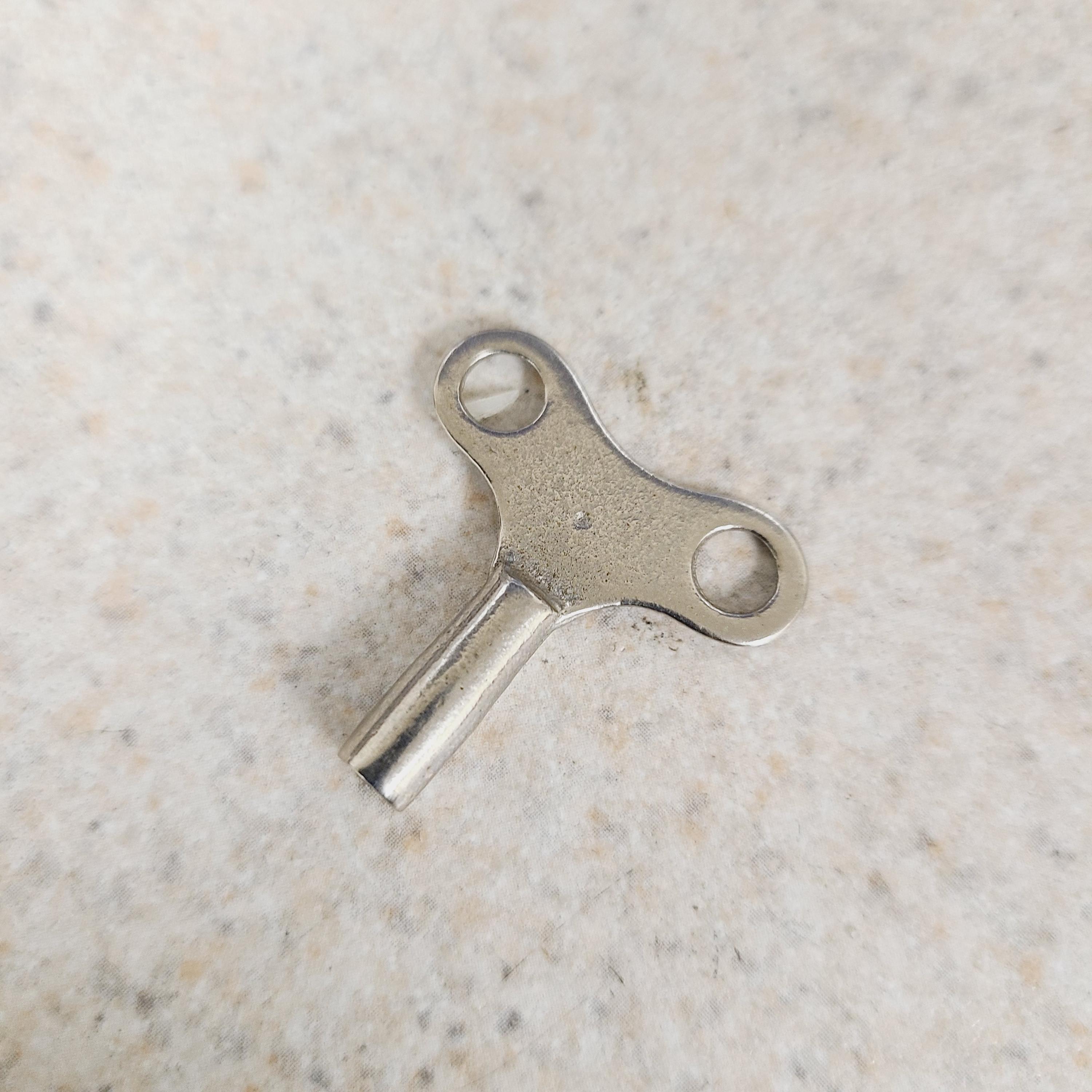 Schuco Legendäres Spielzeug 洋書本　未開封 Vintage Unmarked Wind up Key for Clockwork Style Toys, Fits 3/32