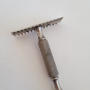 Antique/vintage Durham Duplex comb style safety razor, nice condition with no case.