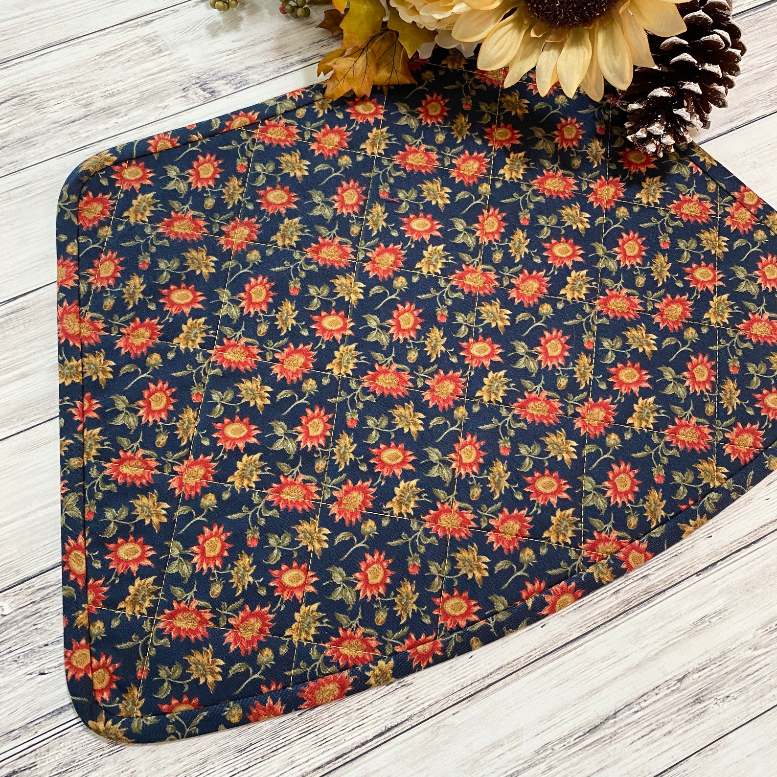 Quilted Placemats Set of 4 Curved Table Mats Round Table Etsy