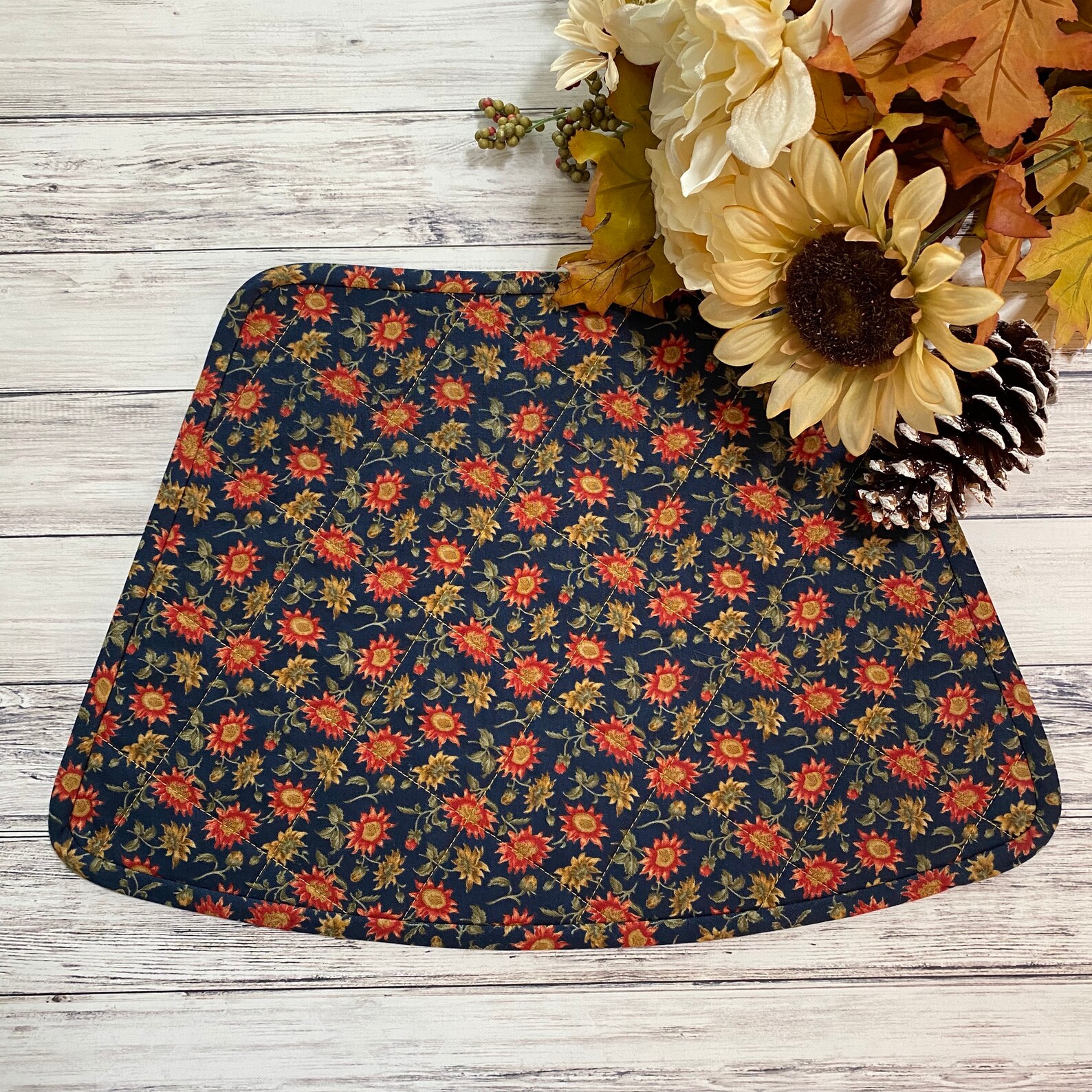 Quilted Placemats Set of 4 Curved Table Mats Round Table Etsy