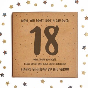 Non sembri un giorno oltre 18 compleanno carta, carta divertente, carta rustica, carta Hipster, 18th Birthday Card, 18th Card, Joke Card