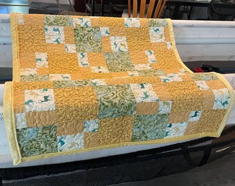 Trapunta per neonati con motivo cervo, realizzata a mano, 81 x 99 cm.