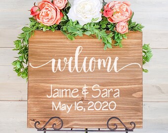 Wood Wedding Couple Sign, Wood Stained Personalized Wedding Welcome Sign, Custom Welcome Sign for Wedding, Wood Rustic Wedding Sign