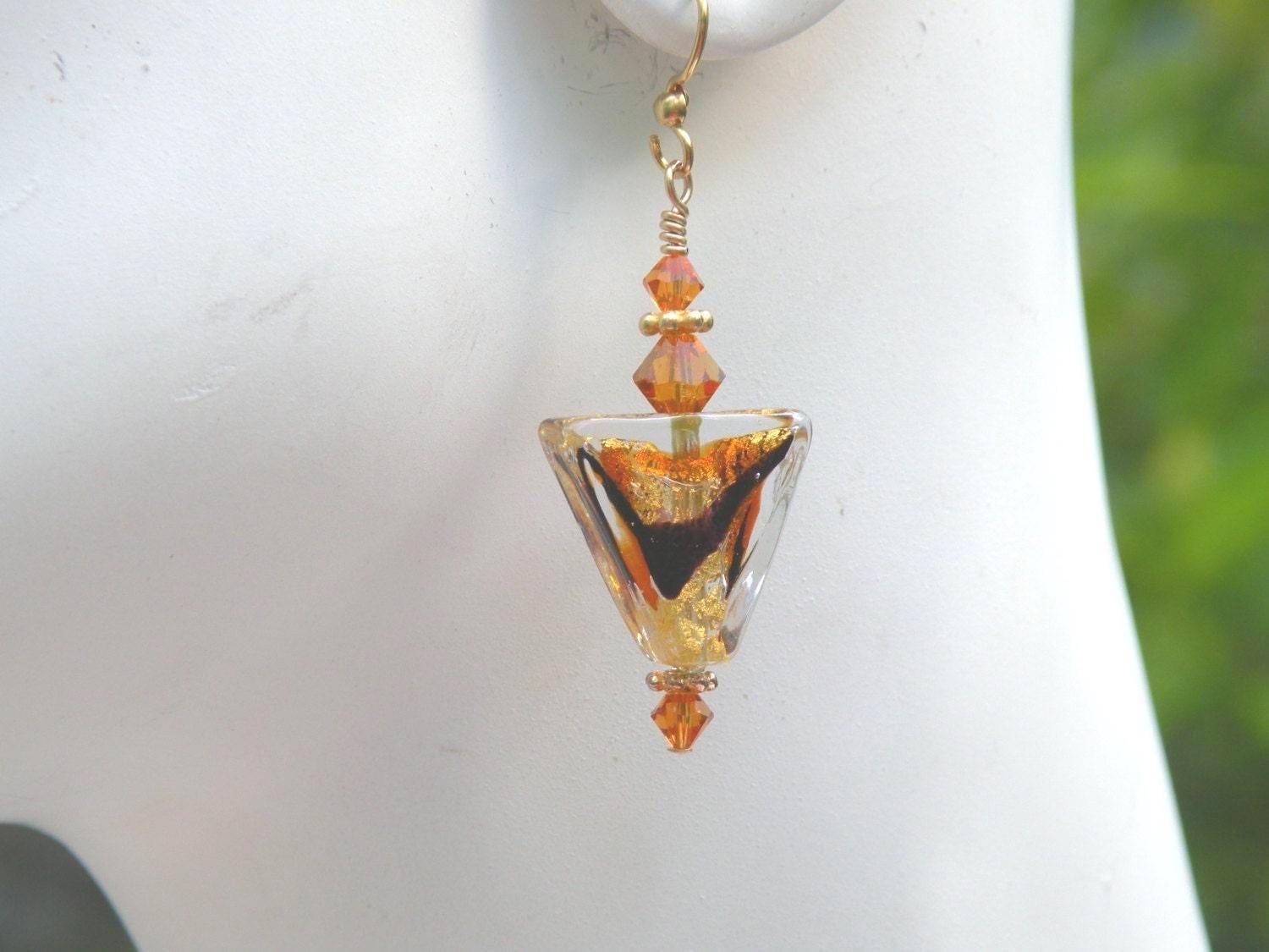 Orecchini TRÉSOR BAROQUE PEACH in perle di vetro stile Murano con perline glitterate oro mais seta oro vintage antico OR783 - Italia