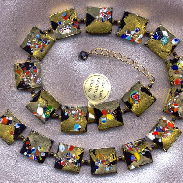 Klimt Style Murano Glas, Schwarze venezianische Perlenkette, 20mm Millefiori Quadrate, 24 Kt. Gelbgoldfolie, & Weißgoldfolie; 20 - 22 Zoll