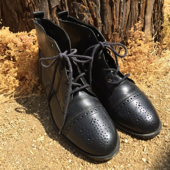 90s Leather Ankle Boots // 90s shoes//leather boot