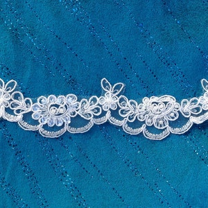 Perlen Ausgerollte Spitze, Re-embroidered Brautspitze, Sanfte blumige gewellte Spitze mit kleinen Perlen und Reihen, Hochzeit Borte Alencon style