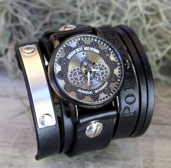 Personalizable leather cuff watch with Steampunk Watch