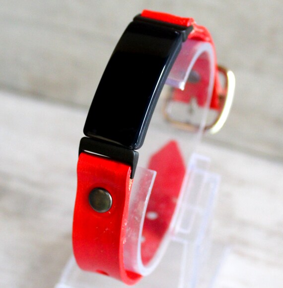 Fitbit inspire hr red deals