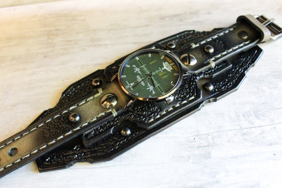 Amazon.com: Avaner Men's Bracelet Watch Set, 4 Pcs Wrist Watch Bracelet  Set, Military Nylon Strap Quartz Watch Black Leather Bracelets Set for Men  : Clothing, Shoes & Jewelry