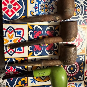 Vintage Pipes Venturi green and engraved. 4 pipes total and wood pipe holder
