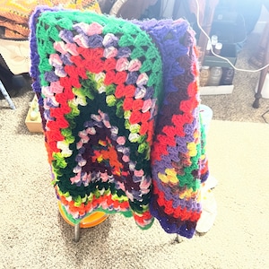 VTG 1970s Afghan multi colored granny square shawl made in USA