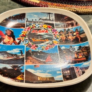Vintage 60s Pair Aloha Plates Plastic Hawaii Hula Girl Palm Beach Mid Century Tiki Bar