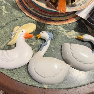 Burwood Prod Co. Vintage 1988 Goose With Bonnet & Blue Bows Wall Pocket Hanging Made In USA 1 chalkware goose