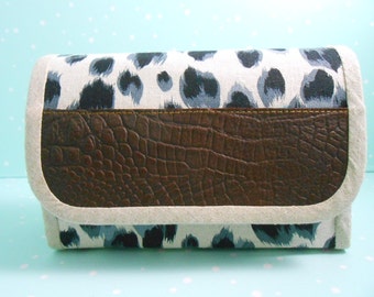 MiinomaPatterns: Adele Passports Clutch. Clutch Sewing Pattern. Pattern and Tutorial. Pattern pdf and tutorial.