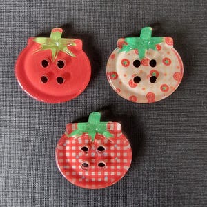 Set of 3 acrylic fruit buttons - Tomato - 2.5cm