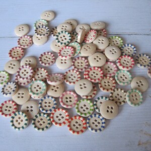 Lot de 4 boutons en bois vintage image 7