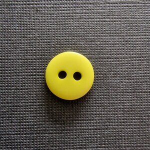 Set of 5 acrylic light green round buttons