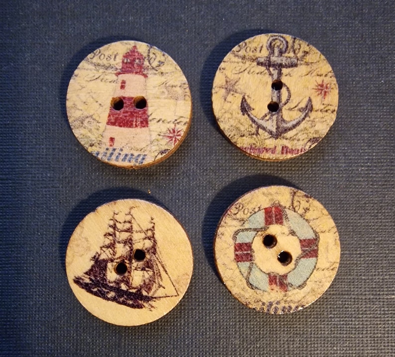 Lot de 4 boutons en bois vintage thème de la mer image 1