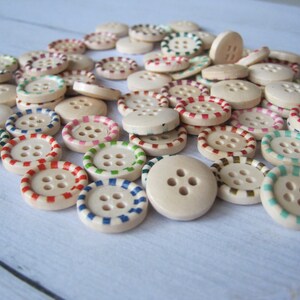 Lot de 4 boutons en bois vintage image 5