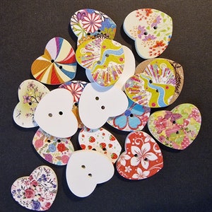 Set of 3 wooden heart buttons image 2