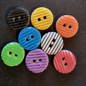 Set of 4 round acrylic buttons Multicolored line