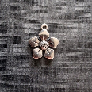 1 flower charm