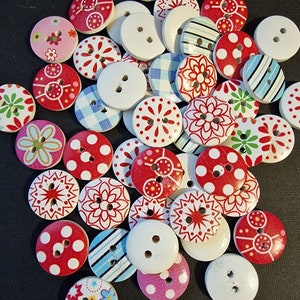 Lot de 4 boutons en bois fleurs et divers image 2