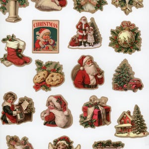Peut inclure: Une collection d'autocollants découpés sur le thème de Noël. Les autocollants présentent des images du Père Noël, d'anges, d'enfants, de sapins de Noël, de biscuits, de cadeaux et d'une cheminée. Le mot "CHRISTMAS" est imprimé sur un autocollant.