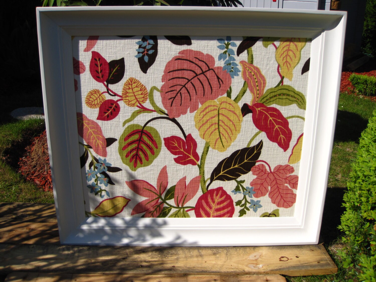 Grand Cadre Tissu Très Coloré Aux Motifs de Feuilles