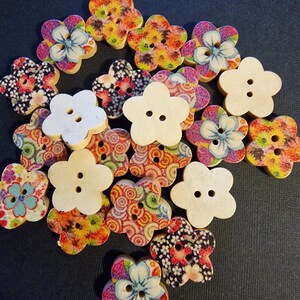 Lot de 4 boutons en bois fleurs image 2