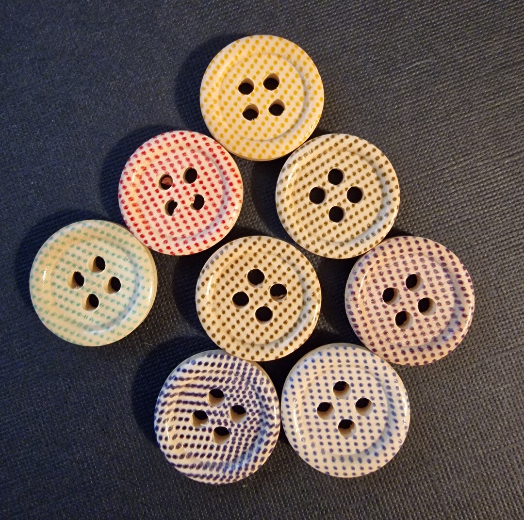 Lot de boutons vintage avec la boite métal