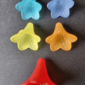 Set of 2 Acrylic Flower Beads (choice of color)