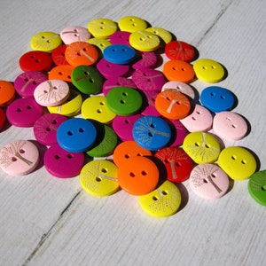 Lot de 4 boutons en bois arbres colorés image 5