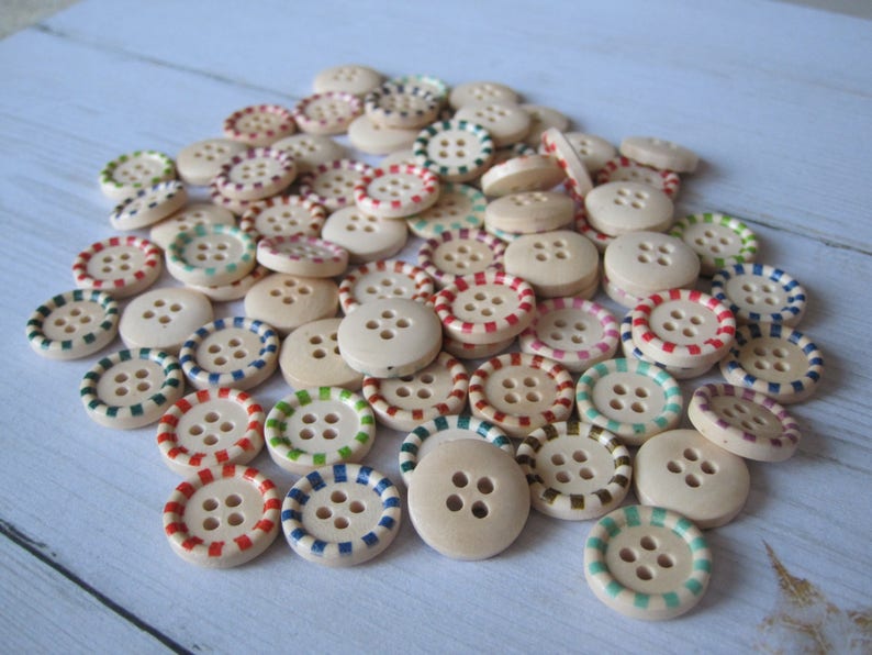 Lot de 4 boutons en bois vintage image 4