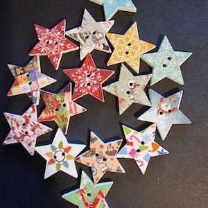 Set of 4 wooden christmas star buttons (mixed color)