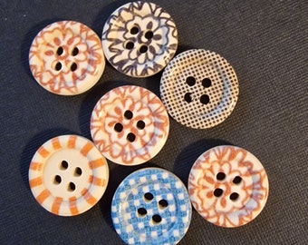 Set of 4 vintage wooden buttons