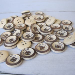 Lot de 4 boutons en bois vintage image 4
