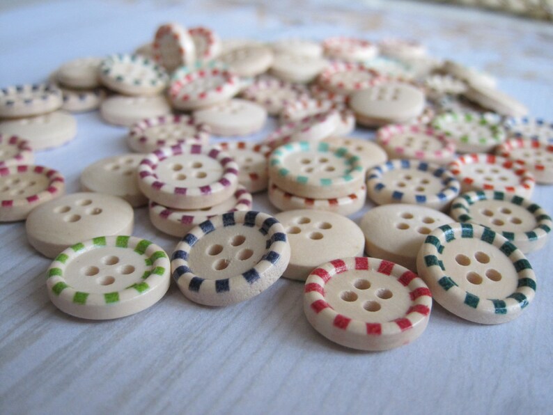 Lot de 4 boutons en bois vintage image 6