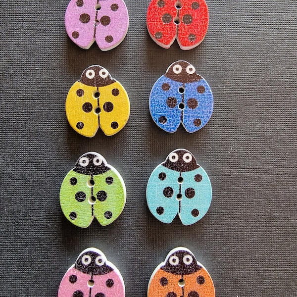 Lot de 4 boutons en bois coccinelles colorée