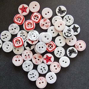 Set of 5 round buttons mixed acrylic