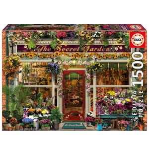 Op de afbeelding: Een kleurrijke illustratie van een bloemenwinkel genaamd "The Secret Garden" met een rode deur, groene raamkozijnen en een verscheidenheid aan bloemen in potten en boeketten. De winkel is versierd met bloemen en groen, en er hangt een bord boven de deur met de tekst "Est. 1926".