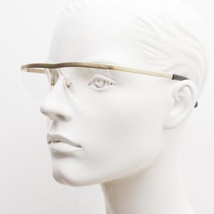 90s flat top vintage pure fashion clear lens eye glasses. Dynamic satin gold metal brow line with suspended lenses. NOS Visor