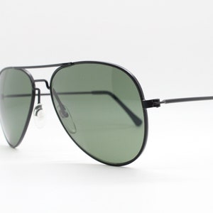 Vintage 80er Jahre Pilotenbrille. Schwarzer Metallrahmen mit dunkelgrünen Gläsern. Klassische Unisex Pilotenbrille in Tropfenform. 70er Jahre