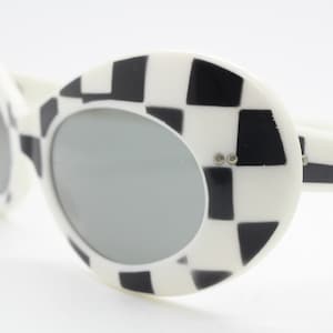 60s vintage big round sunglasses. Era defining oversized futuristic mod check monochrome frame with black lenses. 70s. Unused goggle NOS