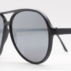 Vintage 80s aviator sunglasses. Black matt frame with silver mirror lenses. Classic men's teardrop sunglasses. 70s aviators. Unused NOS