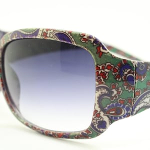 Y2k vintage rectangular paisley sunglasses. Wrap around curved 60s style frame with unbelievable print. 2000s unused NOS