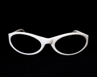 Gafas de sol envolventes vintage de los años 90. Diseño de escudo deportivo en blanco puro con lentes negros en contraste. NOS sin usar. Delirio